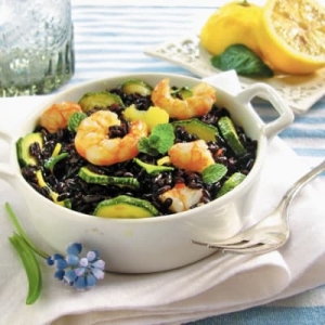 RISO VENERE ZUCCHINE GAMBERI E SCAGLIE DI AGRUMI